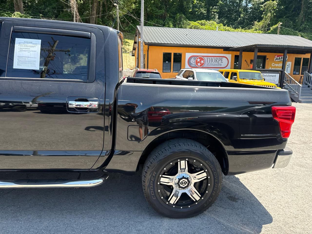 Nissan Titan SV Crew Cab 4WD 2017