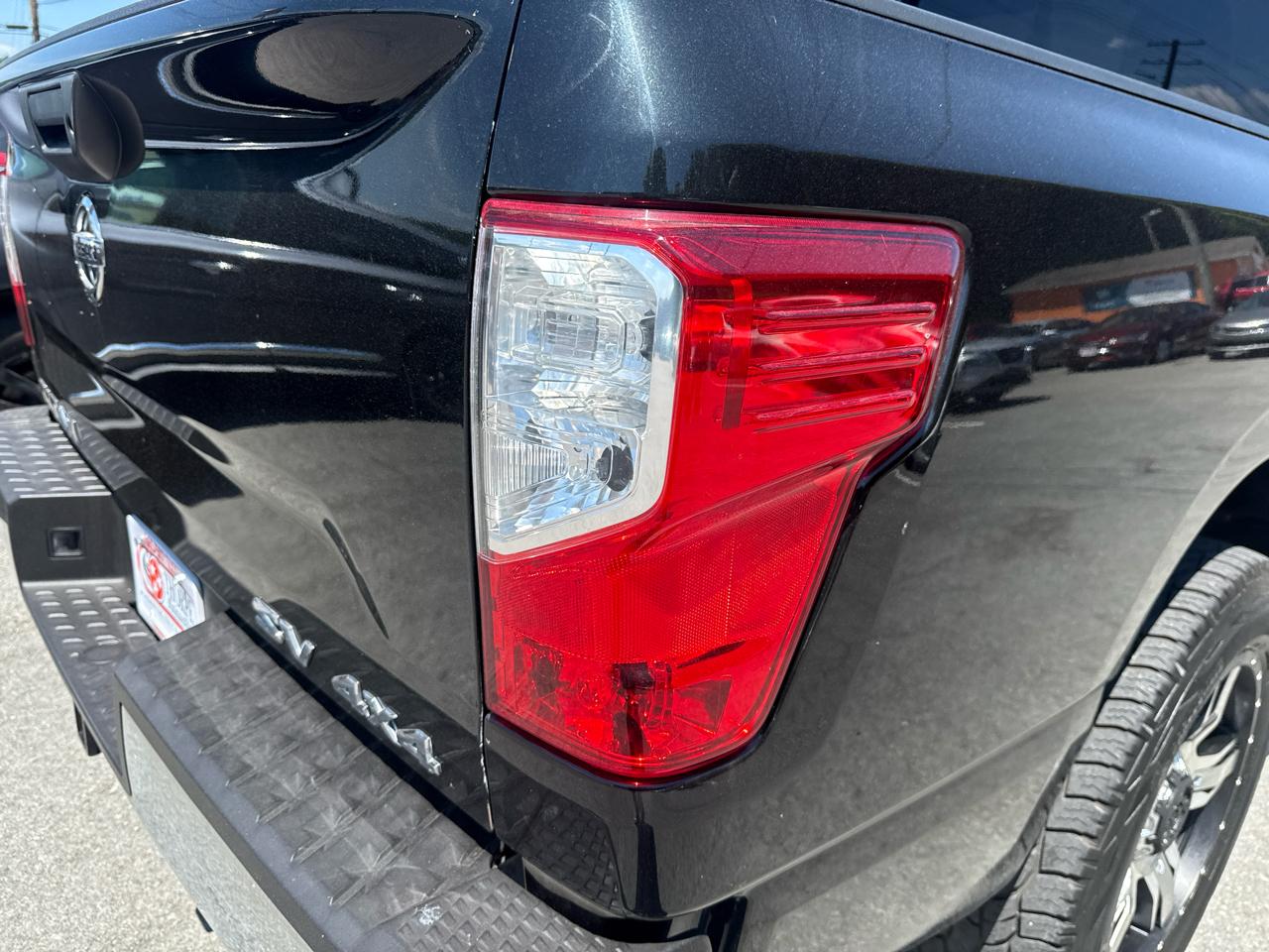 Nissan Titan SV Crew Cab 4WD 2017
