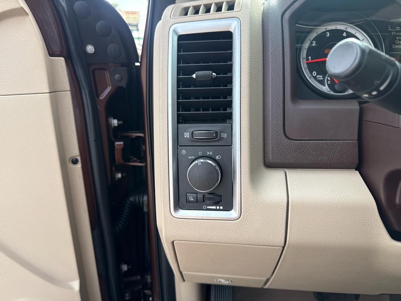 RAM 1500 SLT Quad Cab 2WD 2013