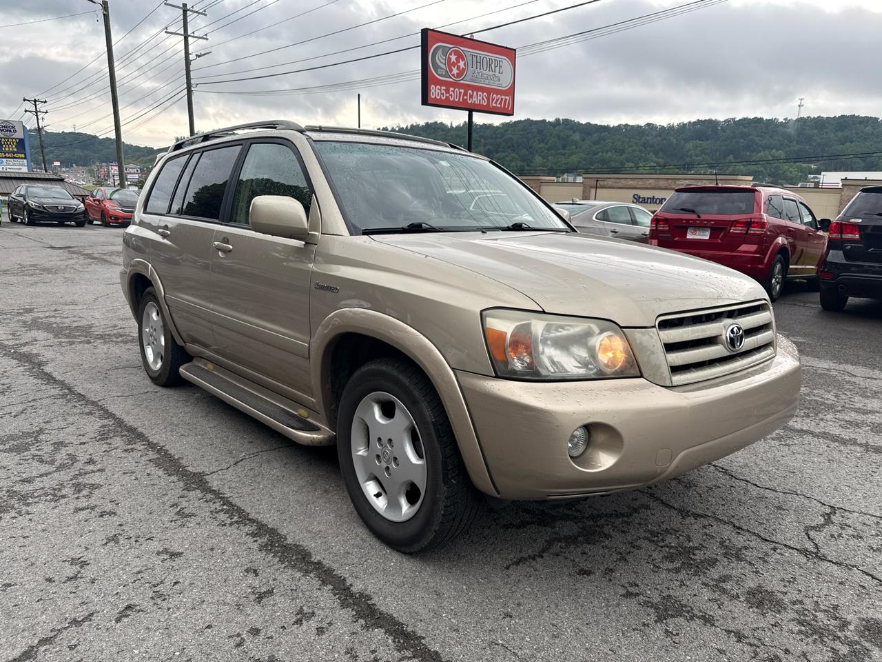 Toyota Highlander V6 2WD with 3rd-Row Seat 2005