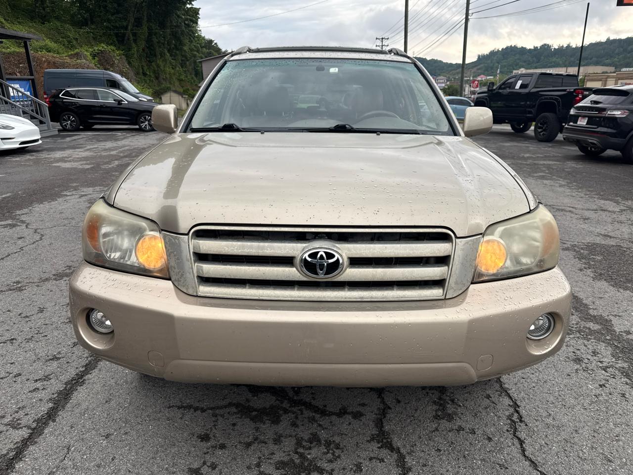 Toyota Highlander V6 2WD with 3rd-Row Seat 2005