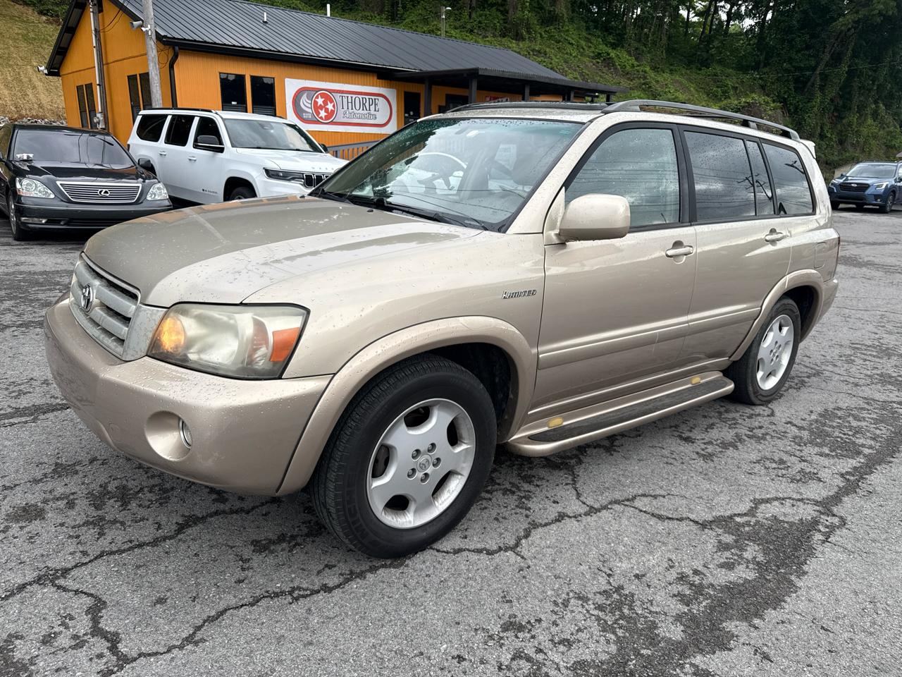 Toyota Highlander V6 2WD with 3rd-Row Seat 2005