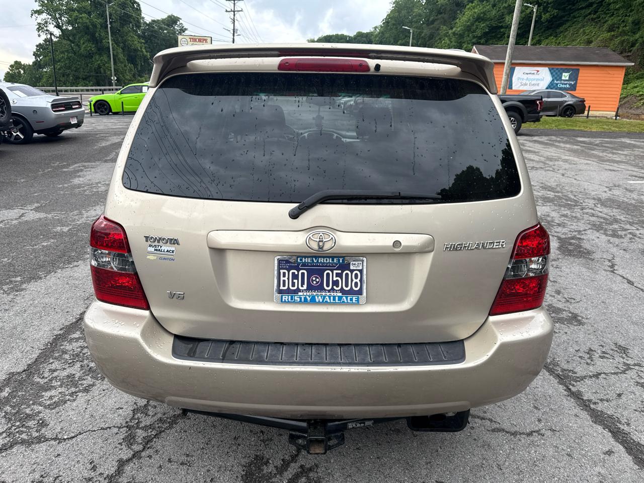 Toyota Highlander V6 2WD with 3rd-Row Seat 2005