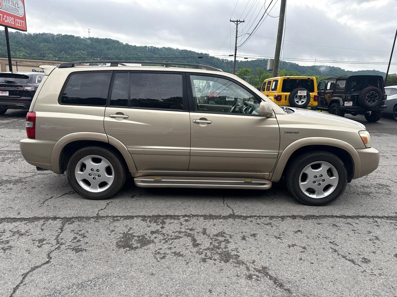 Toyota Highlander V6 2WD with 3rd-Row Seat 2005