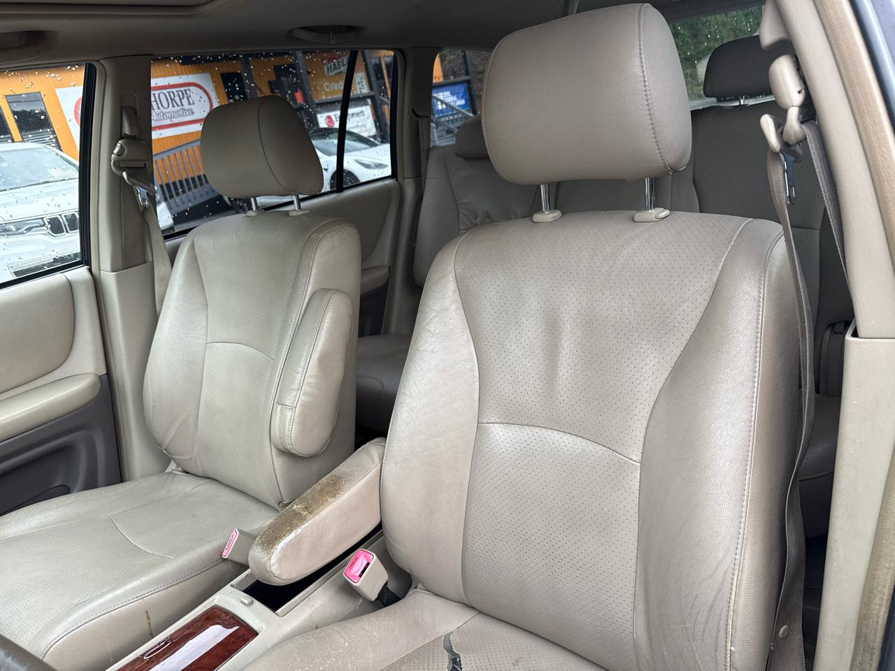 Toyota Highlander V6 2WD with 3rd-Row Seat 2005