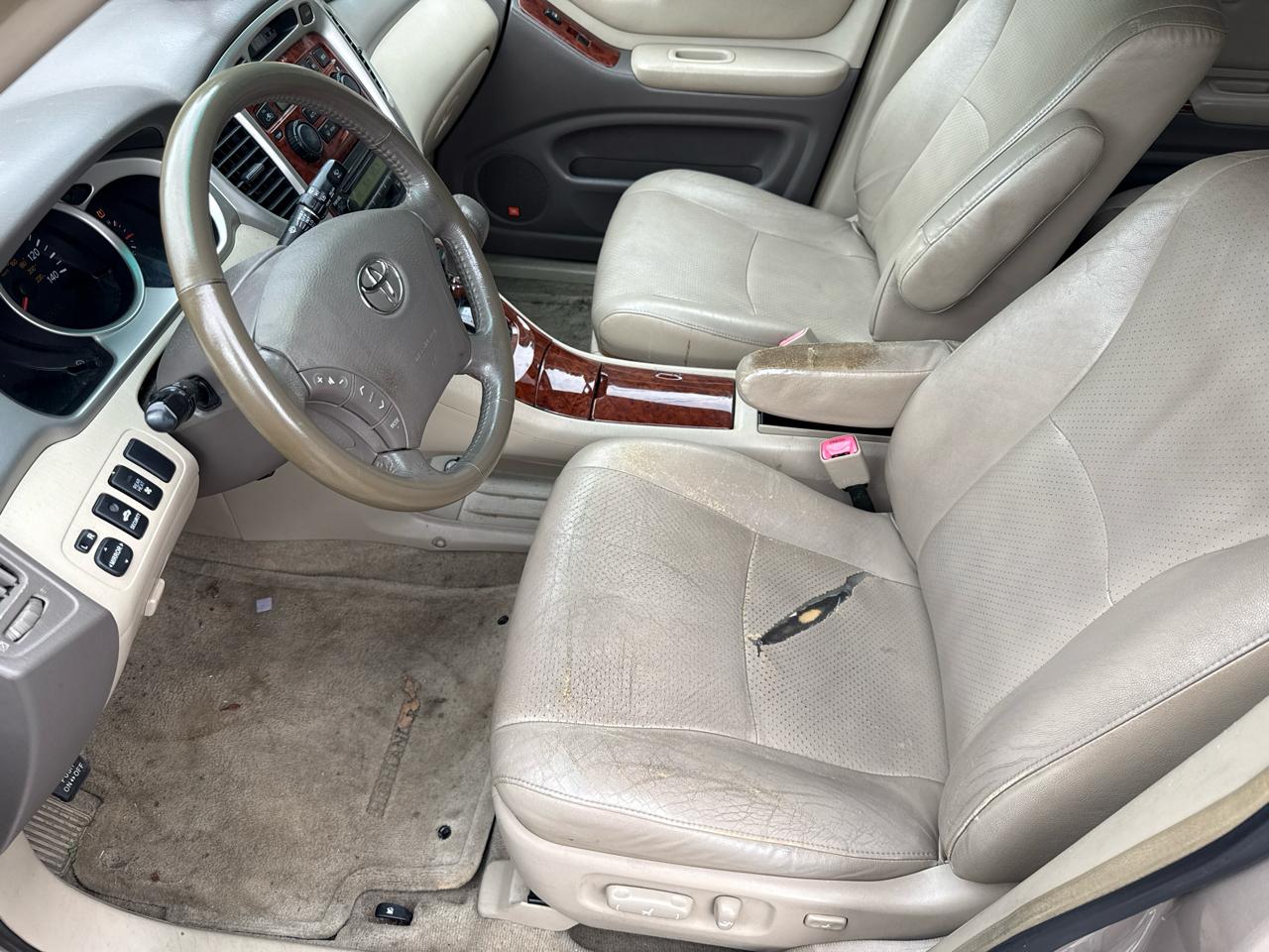 Toyota Highlander V6 2WD with 3rd-Row Seat 2005
