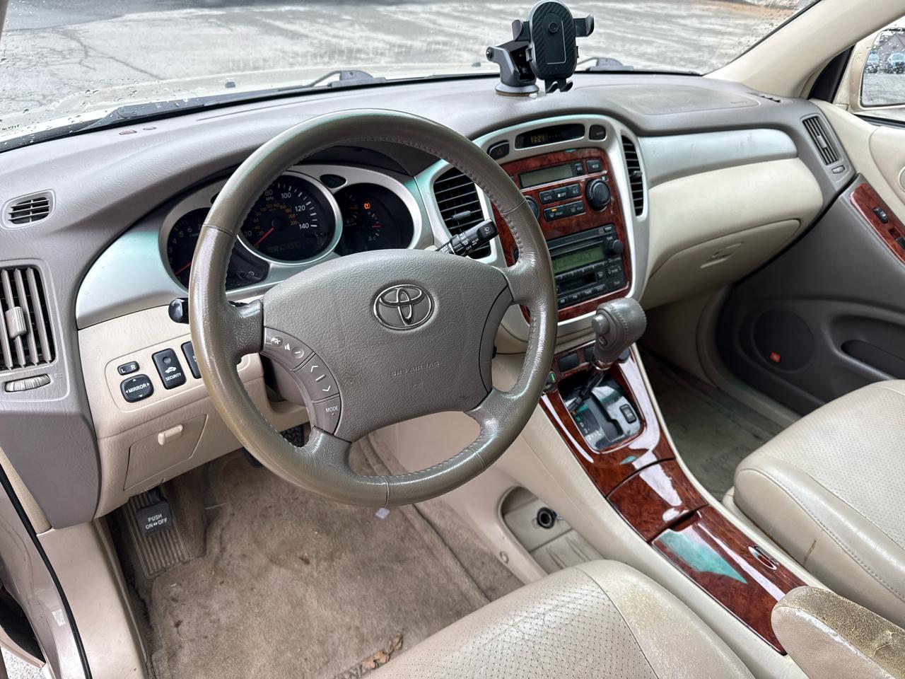 Toyota Highlander V6 2WD with 3rd-Row Seat 2005