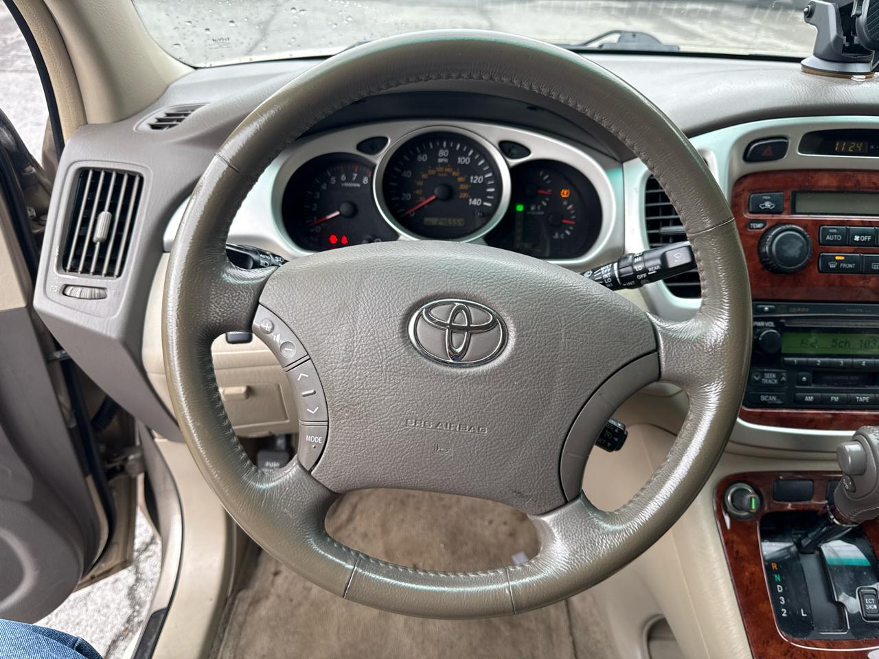 Toyota Highlander V6 2WD with 3rd-Row Seat 2005