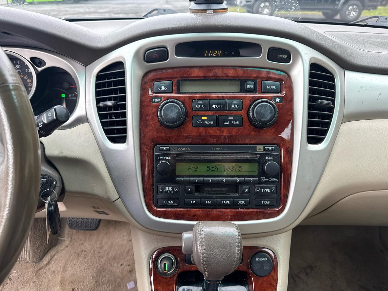 Toyota Highlander V6 2WD with 3rd-Row Seat 2005
