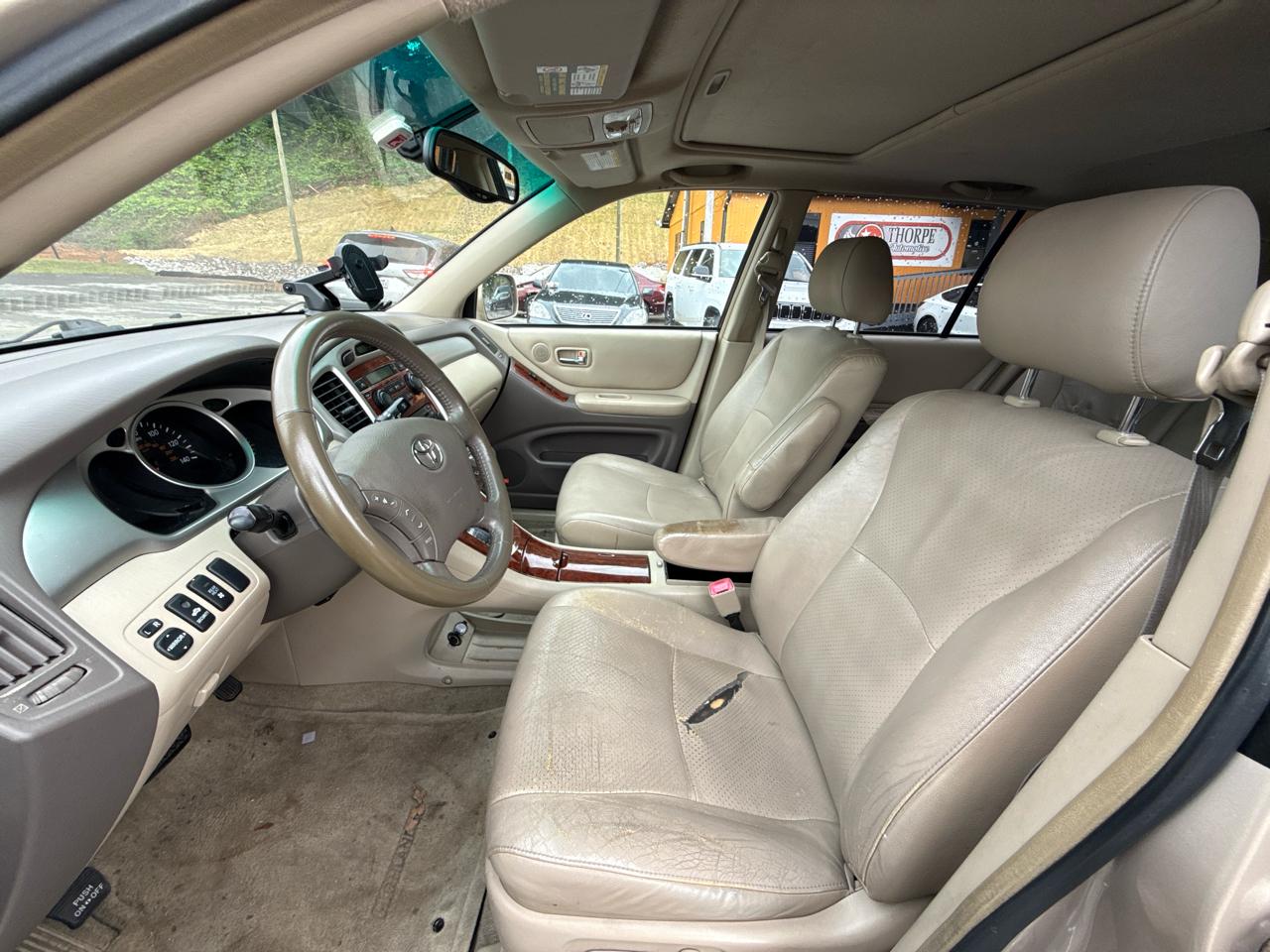 Toyota Highlander V6 2WD with 3rd-Row Seat 2005