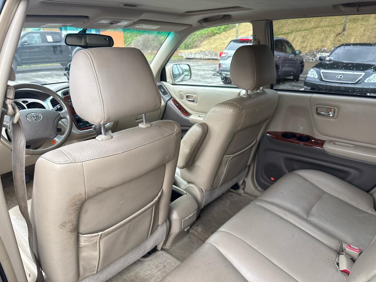 Toyota Highlander V6 2WD with 3rd-Row Seat 2005