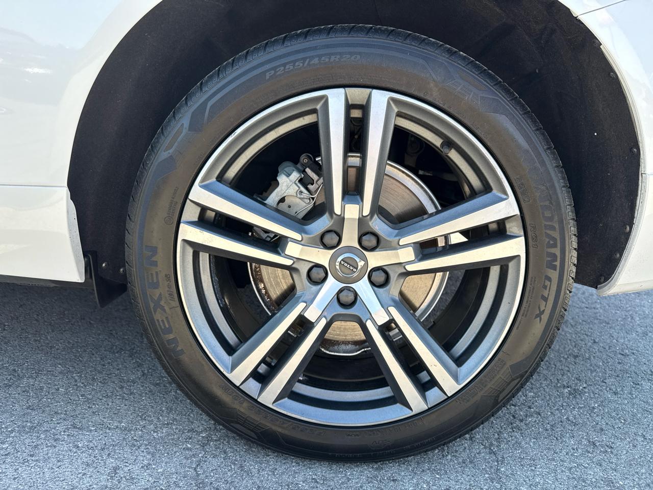 Volvo XC60 T6 Momentum AWD 2021