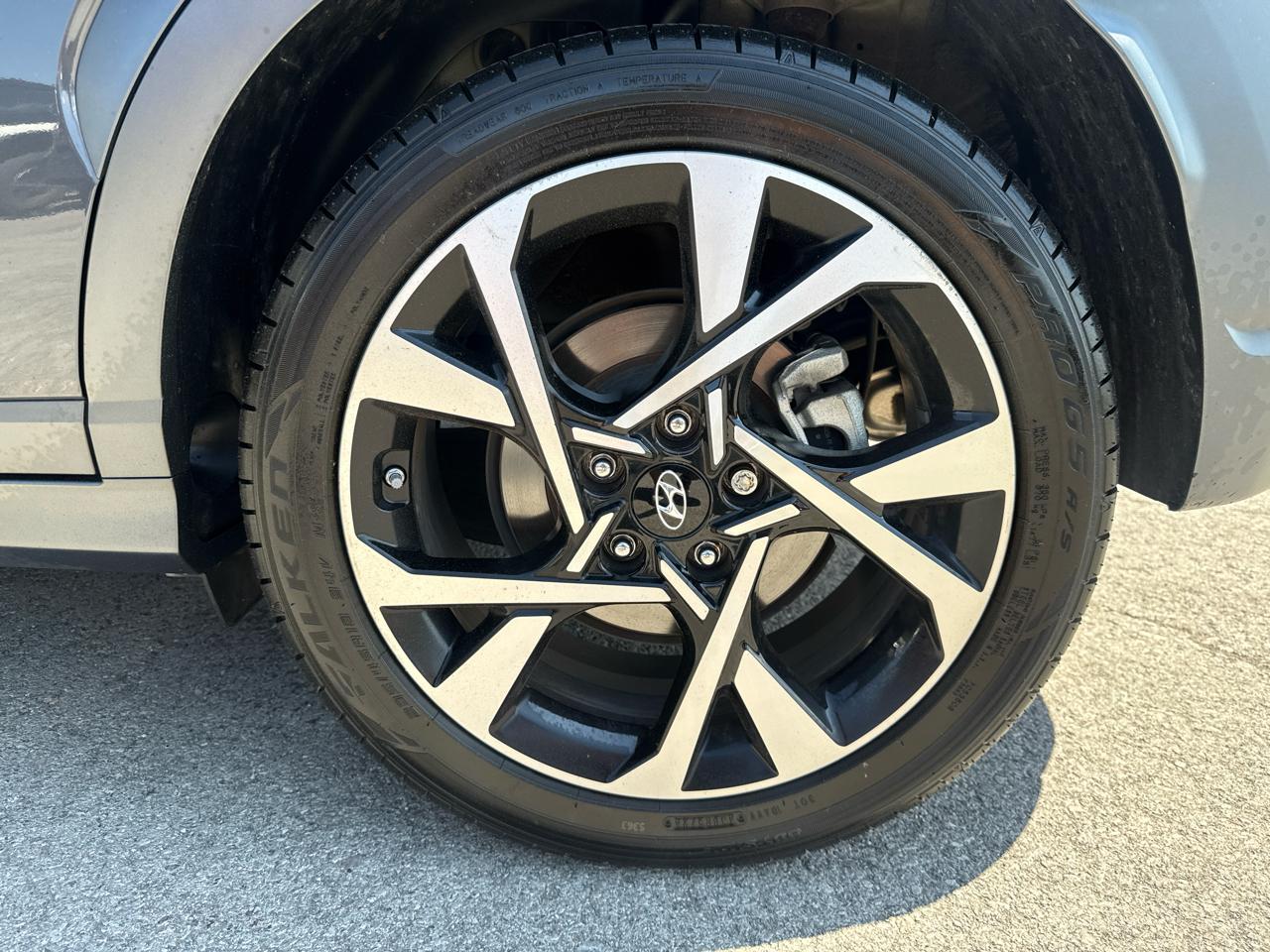 Hyundai Kona Limited AWD 2023