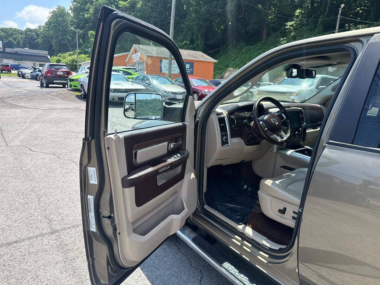RAM 1500 Laramie Crew Cab SWB 4WD 2014