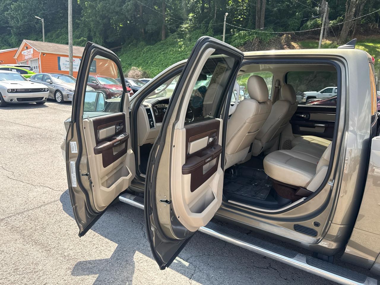 RAM 1500 Laramie Crew Cab SWB 4WD 2014
