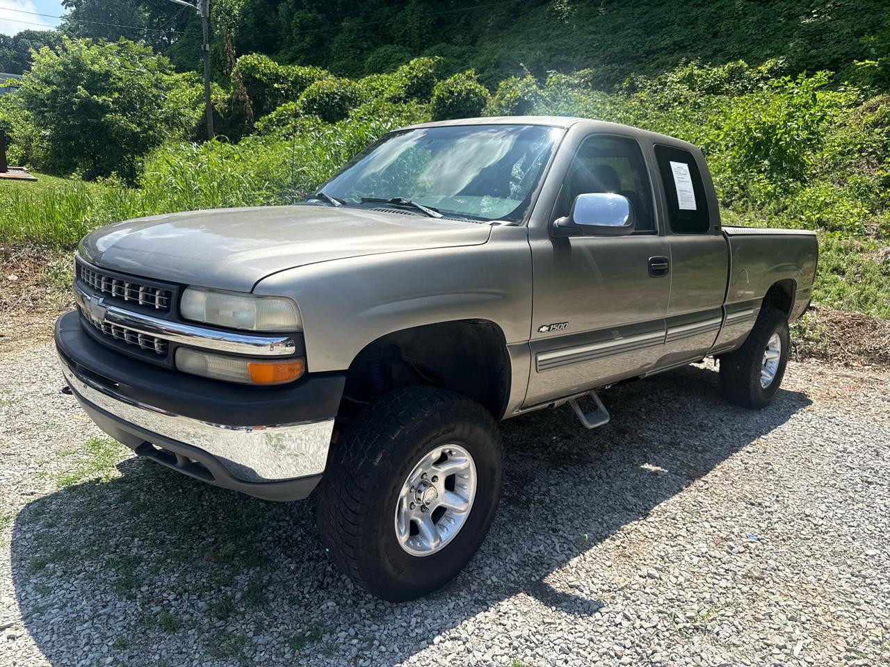 2000 Chevrolet Silverado 1500 Ext. Cab 3-Door Long Bed 4WD