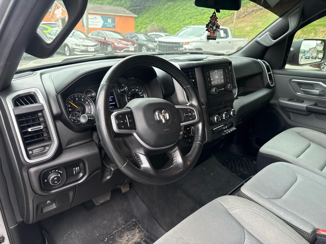 RAM 1500 Big Horn Crew Cab SWB 4WD 2021