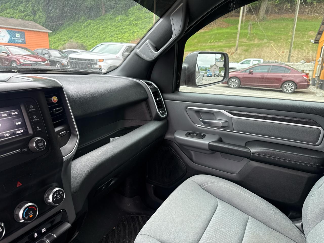 RAM 1500 Big Horn Crew Cab SWB 4WD 2021