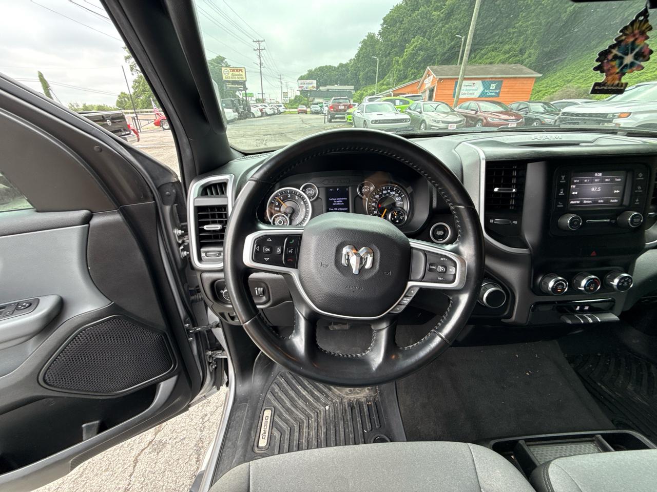 RAM 1500 Big Horn Crew Cab SWB 4WD 2021