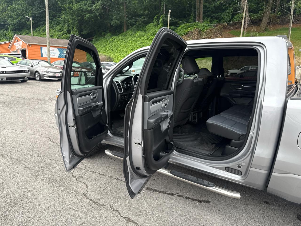 RAM 1500 Big Horn Crew Cab SWB 4WD 2021