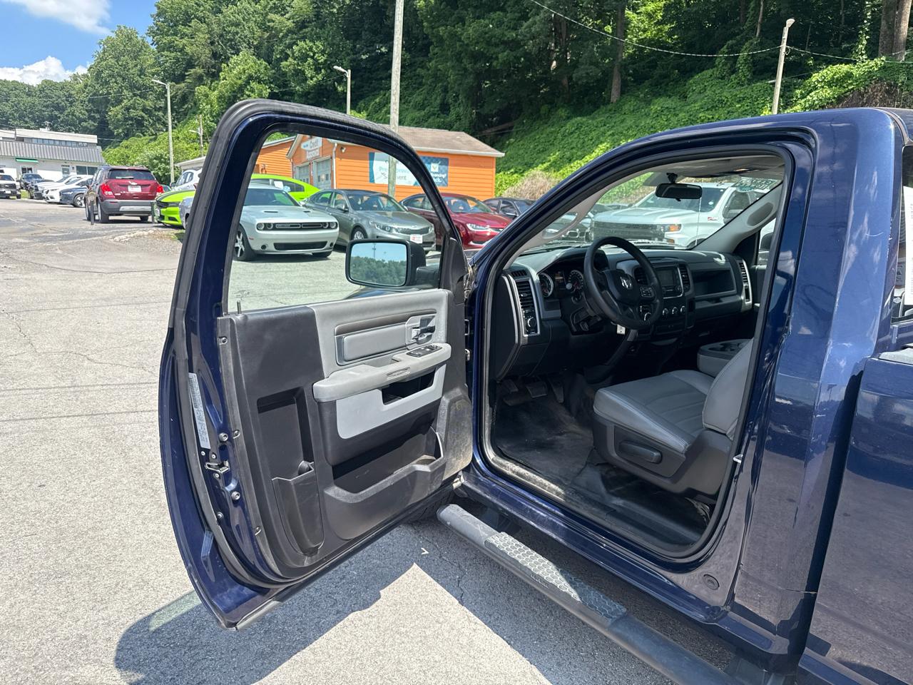 RAM 1500 Tradesman Regular Cab LWB 2WD 2017