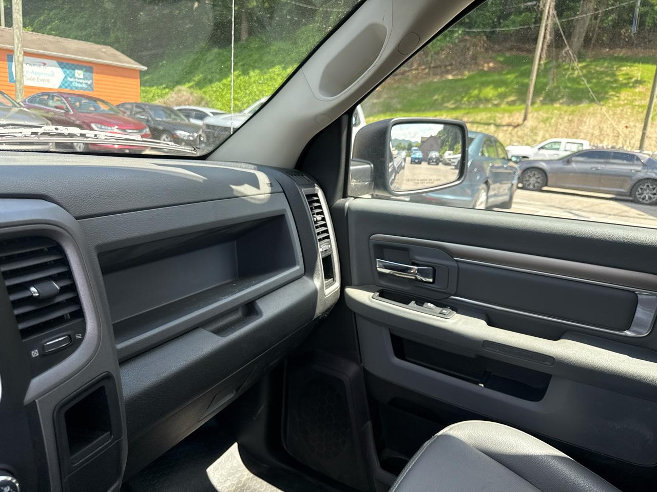 RAM 1500 Tradesman Regular Cab LWB 2WD 2017