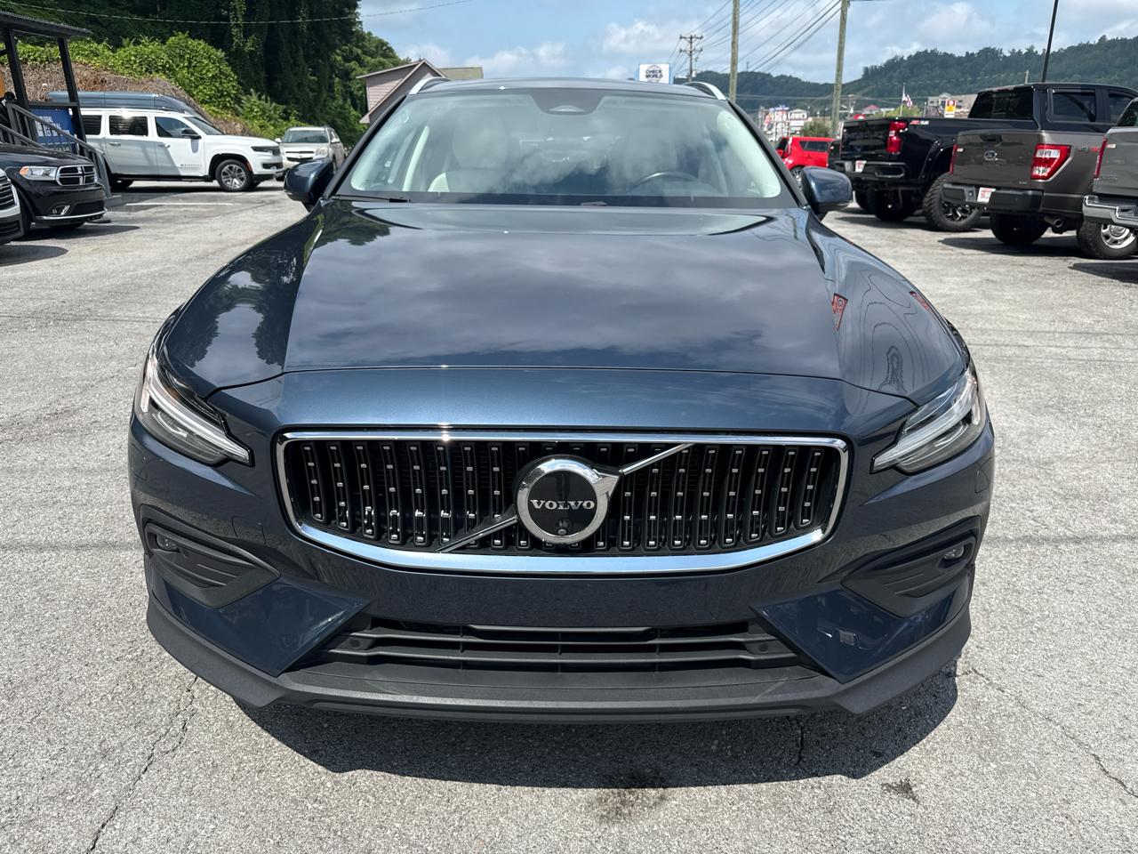 Volvo V60 Cross Country B5 Plus 2024