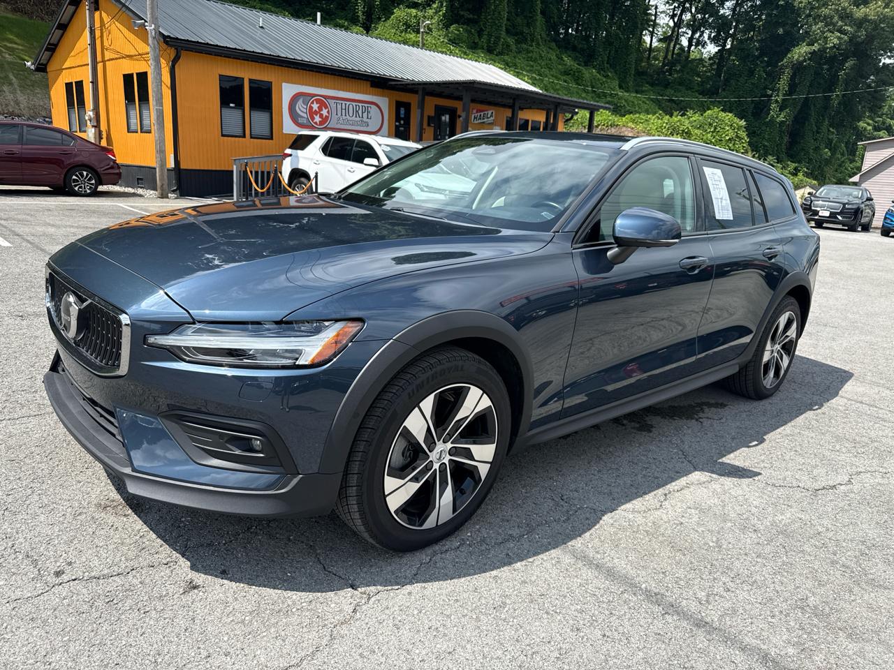 Volvo V60 Cross Country B5 Plus 2024