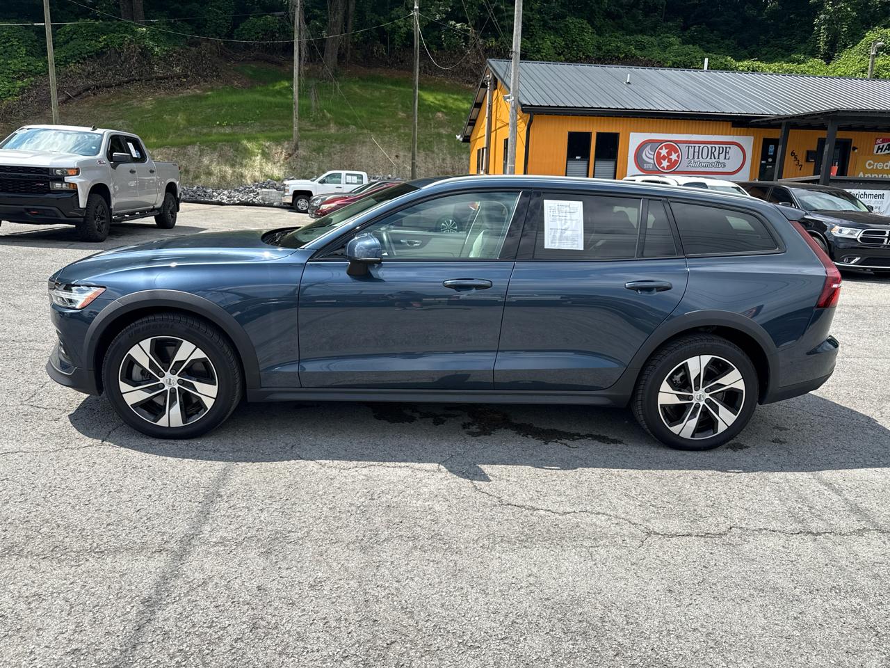 Volvo V60 Cross Country B5 Plus 2024