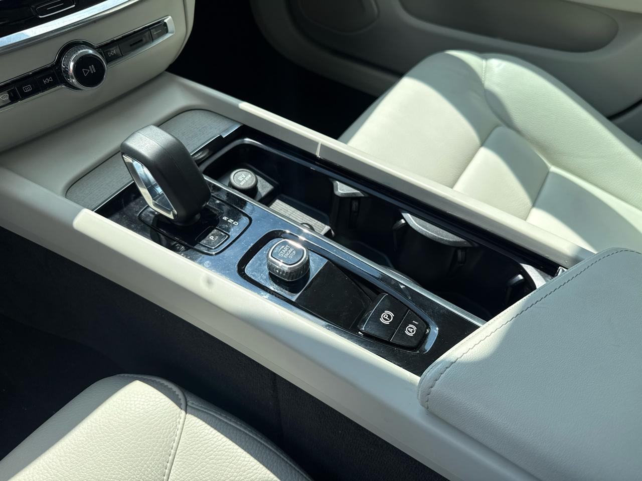 Volvo V60 Cross Country B5 Plus 2024