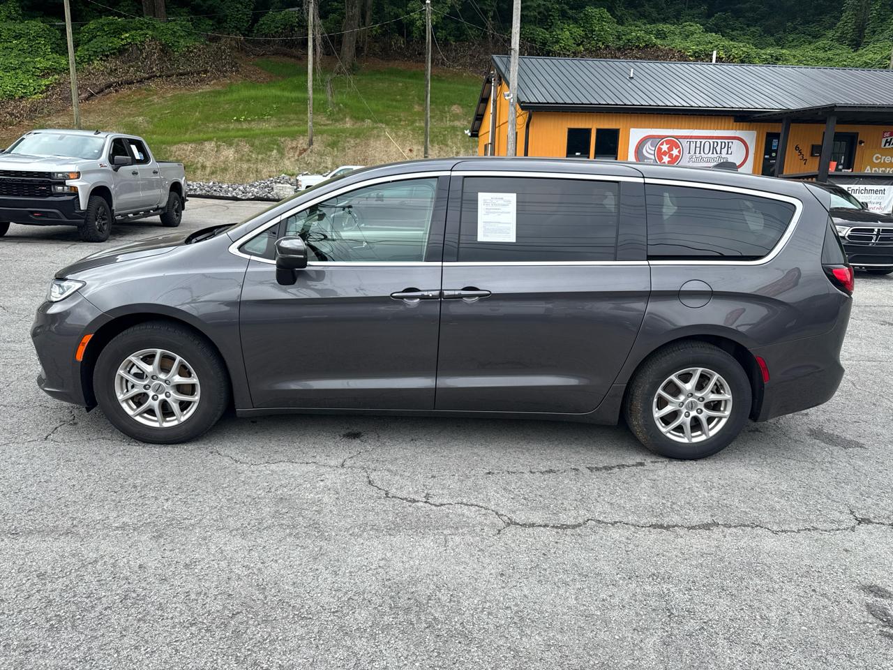 Chrysler Pacifica Touring L 2023