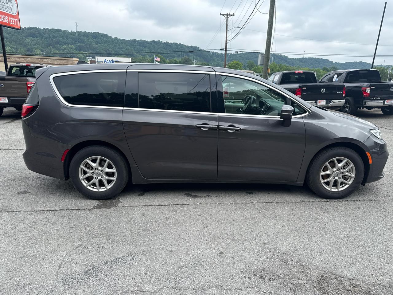 Chrysler Pacifica Touring L 2023