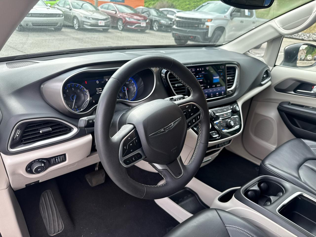 Chrysler Pacifica Touring L 2023