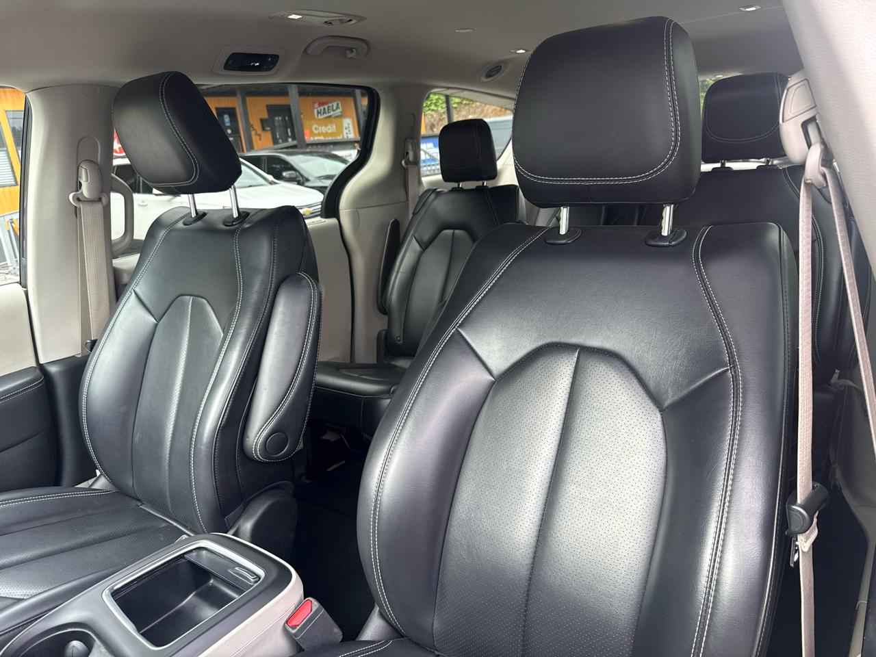 Chrysler Pacifica Touring L 2023