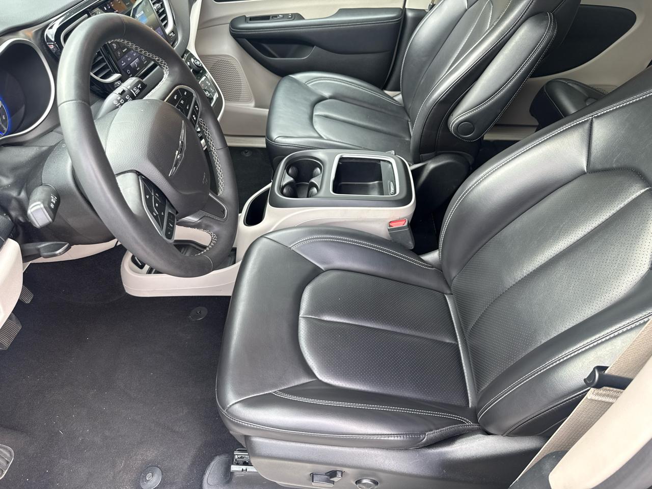 Chrysler Pacifica Touring L 2023