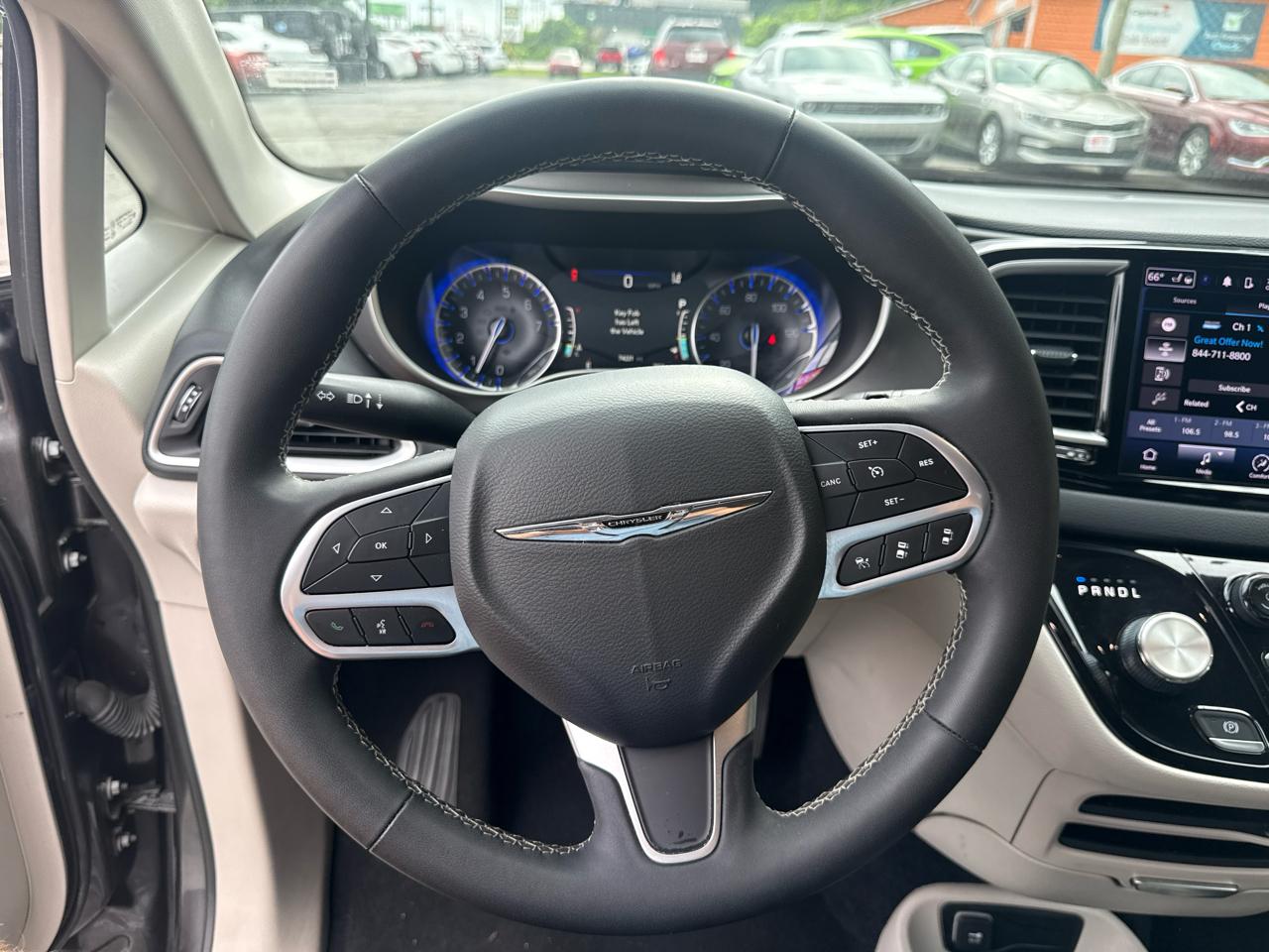 Chrysler Pacifica Touring L 2023