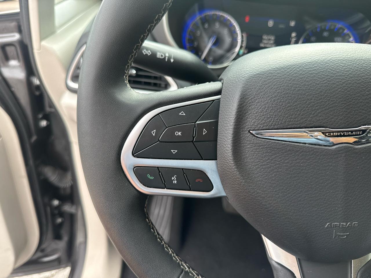 Chrysler Pacifica Touring L 2023