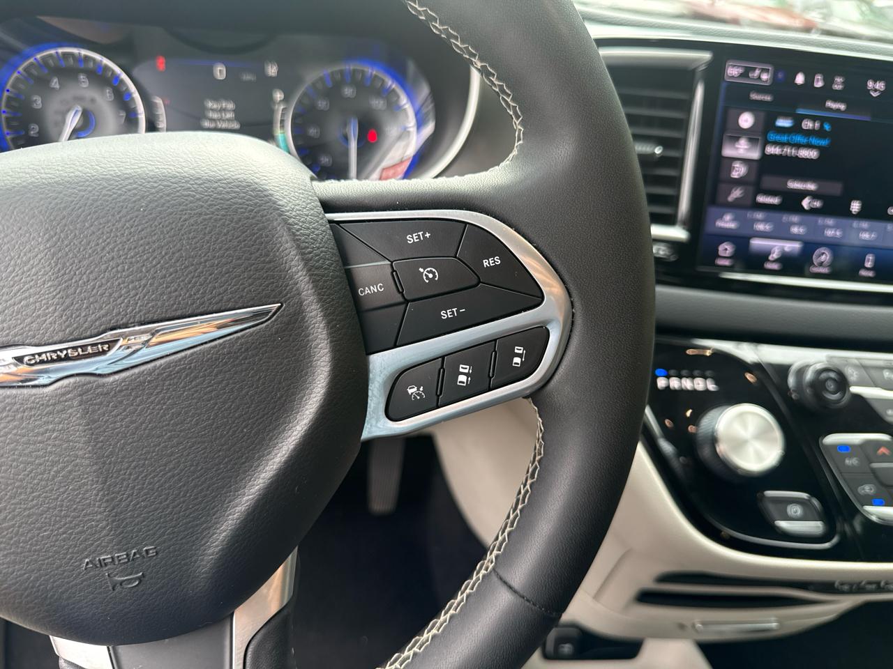 Chrysler Pacifica Touring L 2023