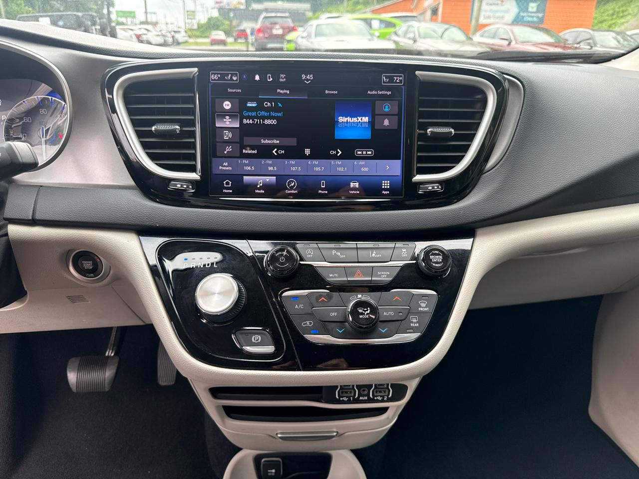 Chrysler Pacifica Touring L 2023