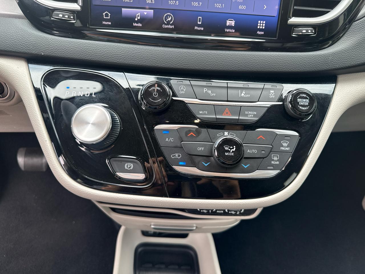 Chrysler Pacifica Touring L 2023