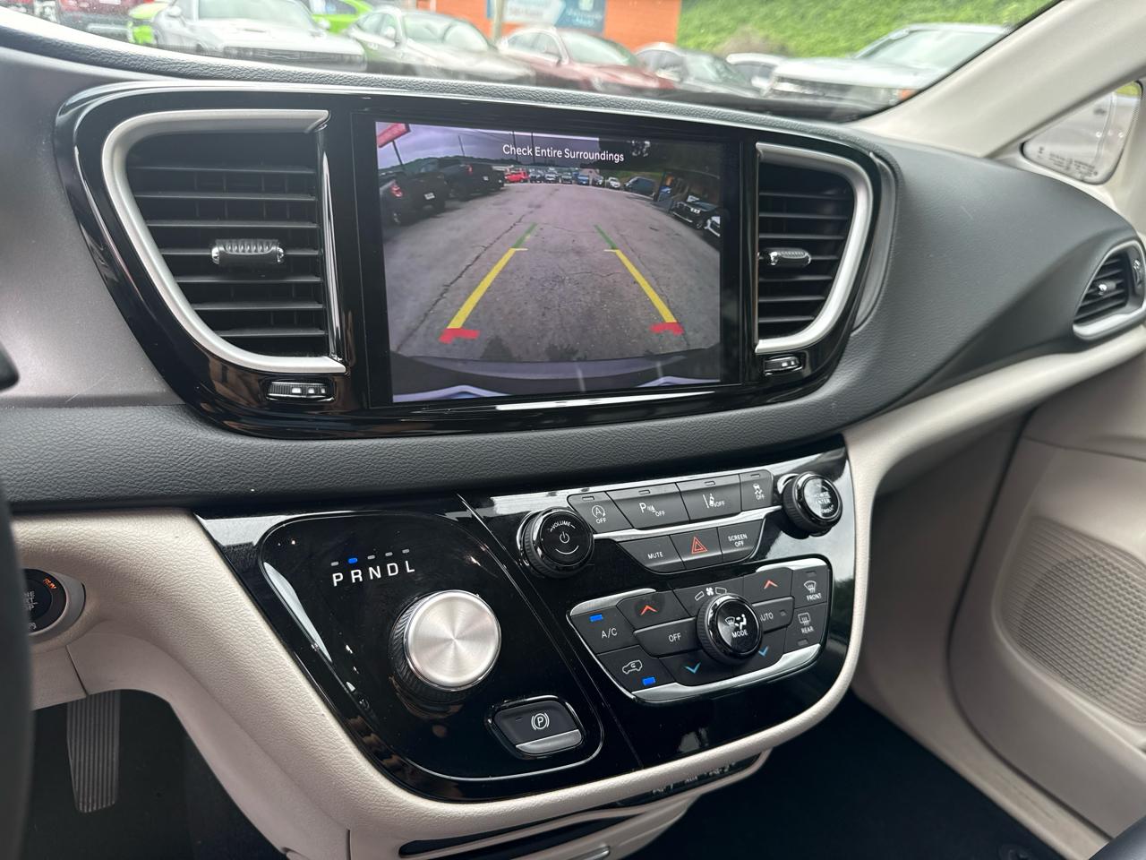 Chrysler Pacifica Touring L 2023