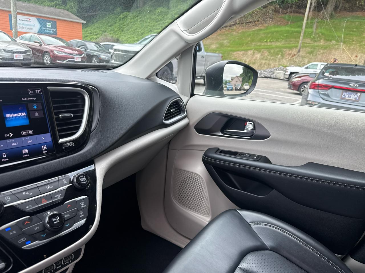 Chrysler Pacifica Touring L 2023