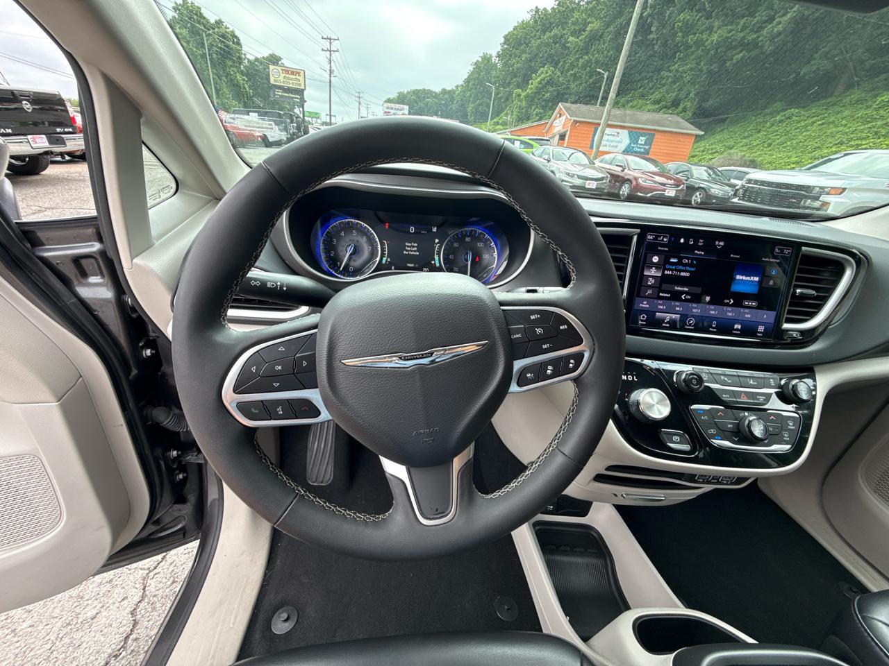 Chrysler Pacifica Touring L 2023