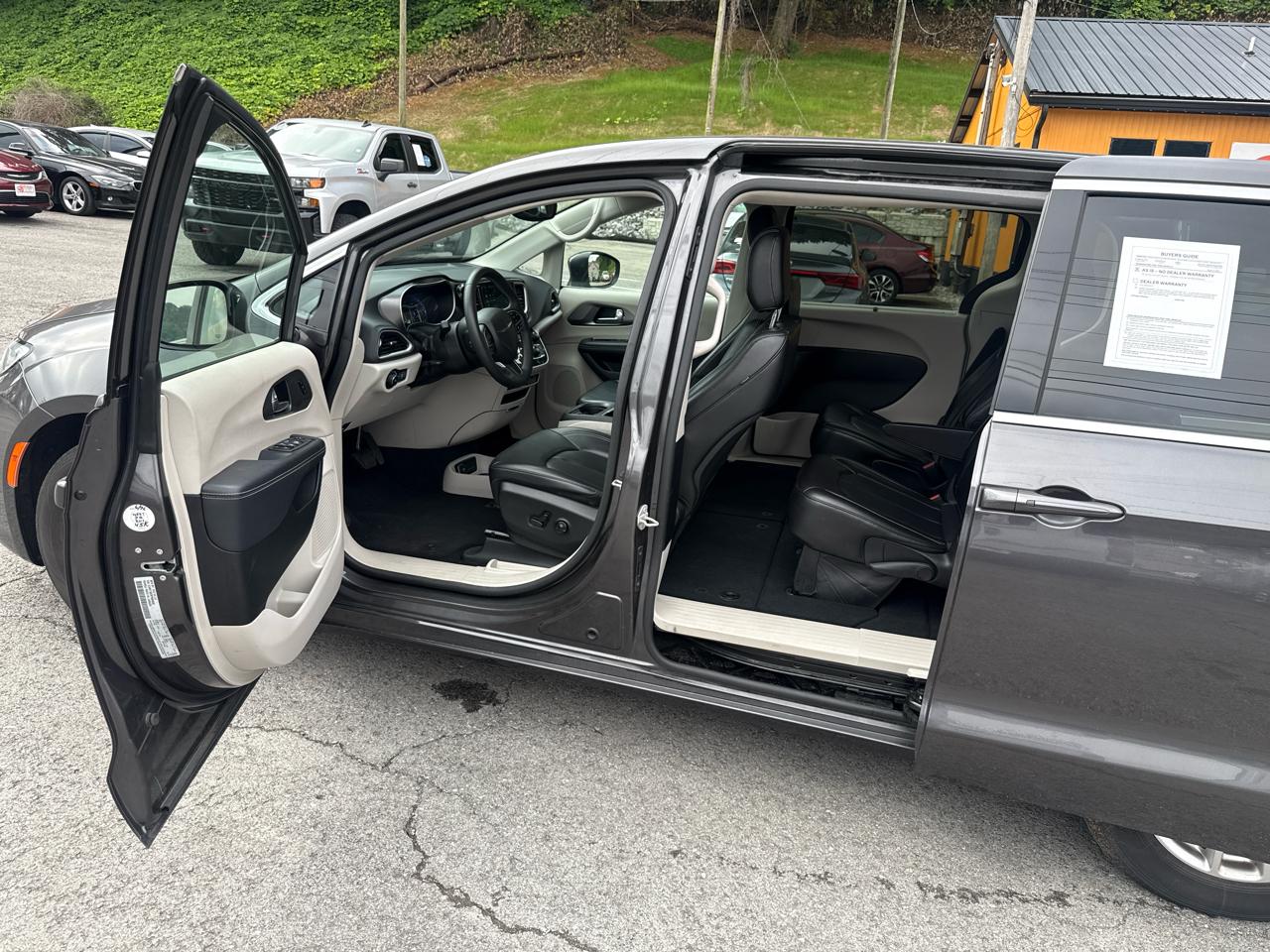 Chrysler Pacifica Touring L 2023