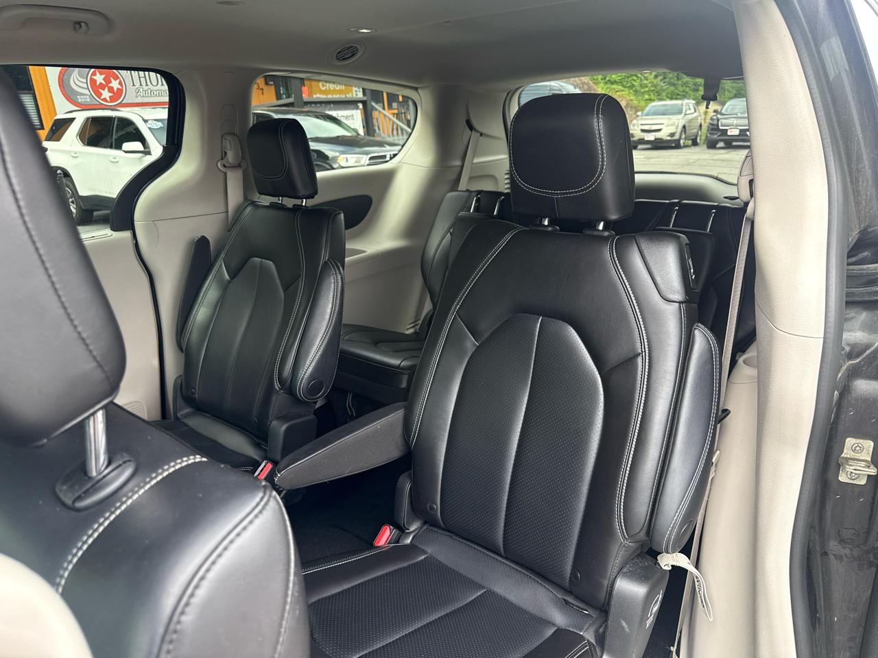 Chrysler Pacifica Touring L 2023