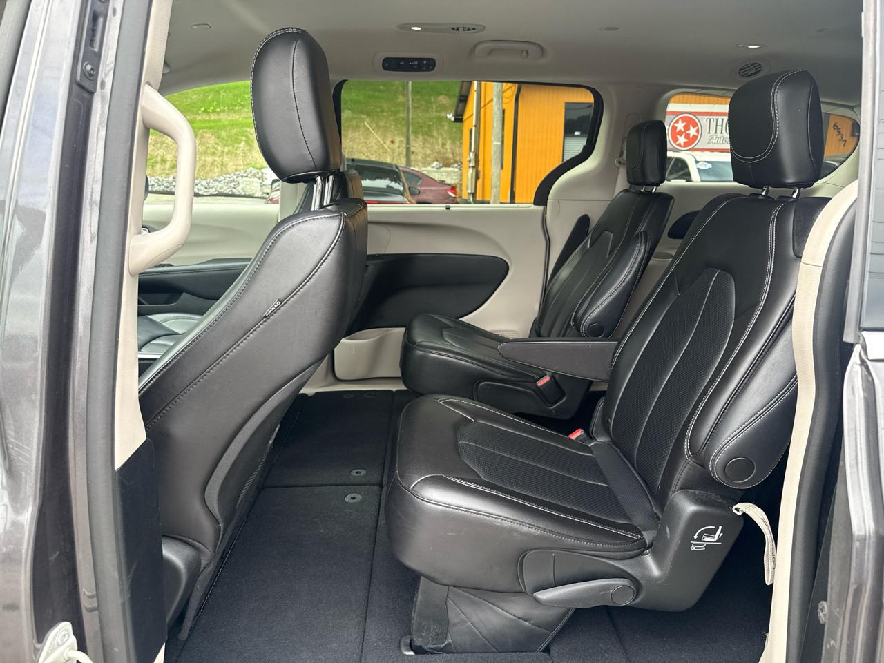 Chrysler Pacifica Touring L 2023