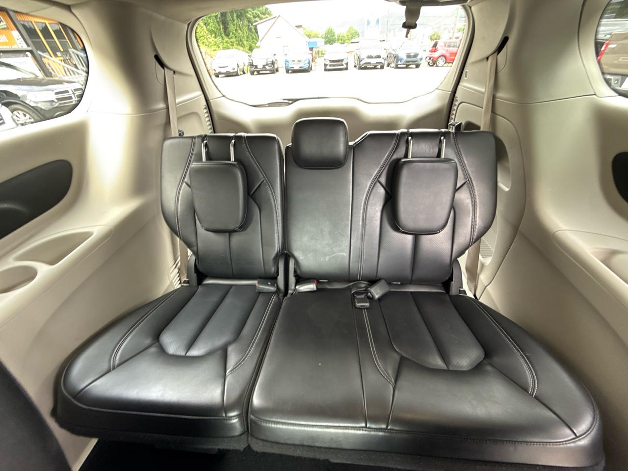 Chrysler Pacifica Touring L 2023