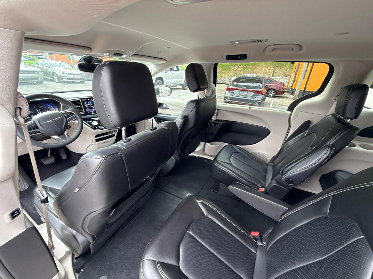 Chrysler Pacifica Touring L 2023