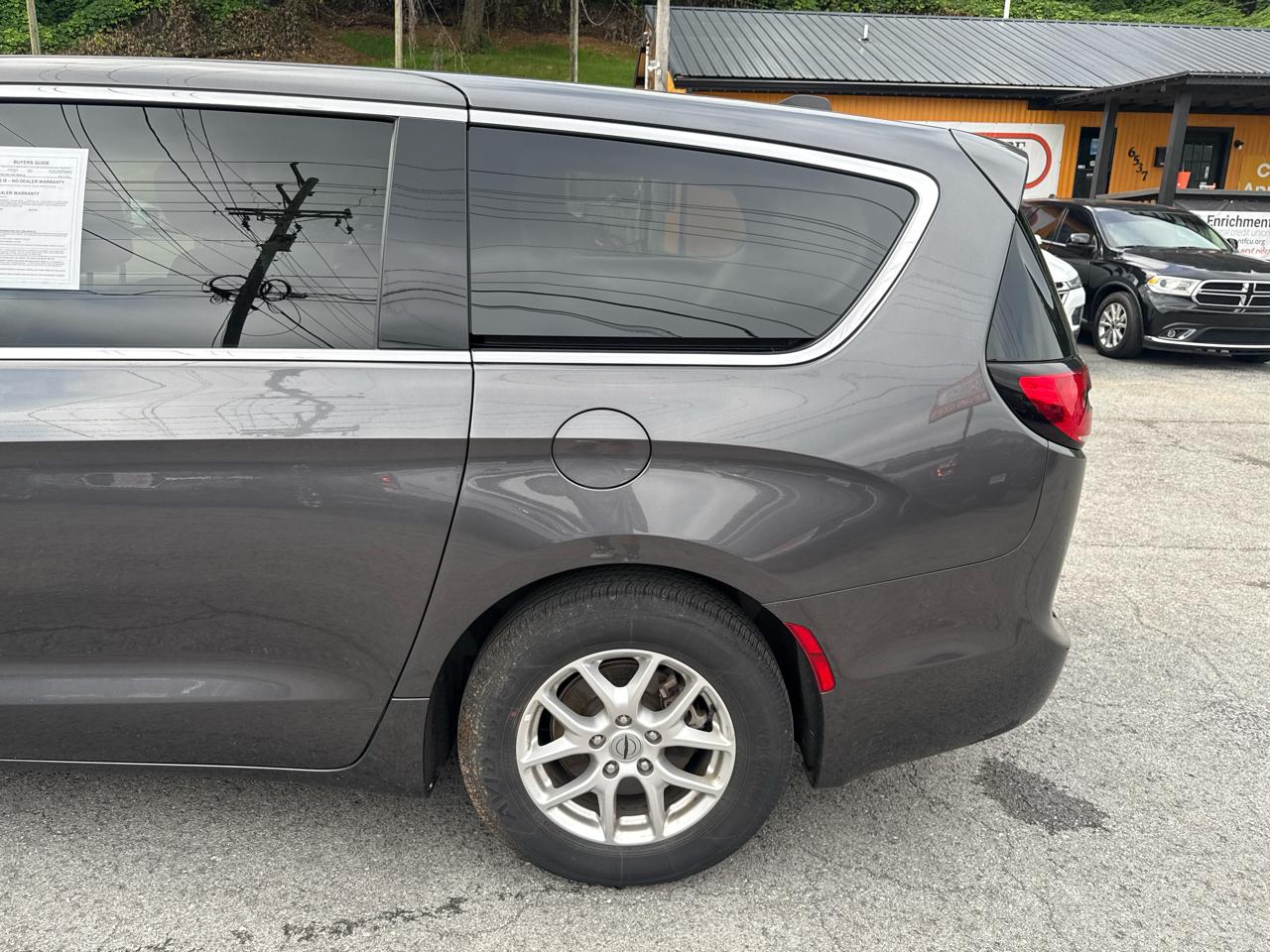 Chrysler Pacifica Touring L 2023