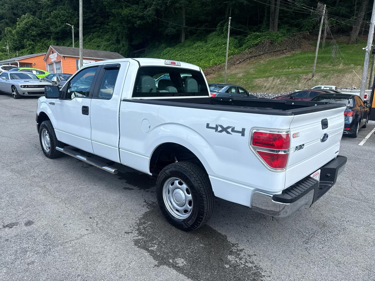 Ford F-150 XL SuperCab 8-ft. Bed 4WD 2013